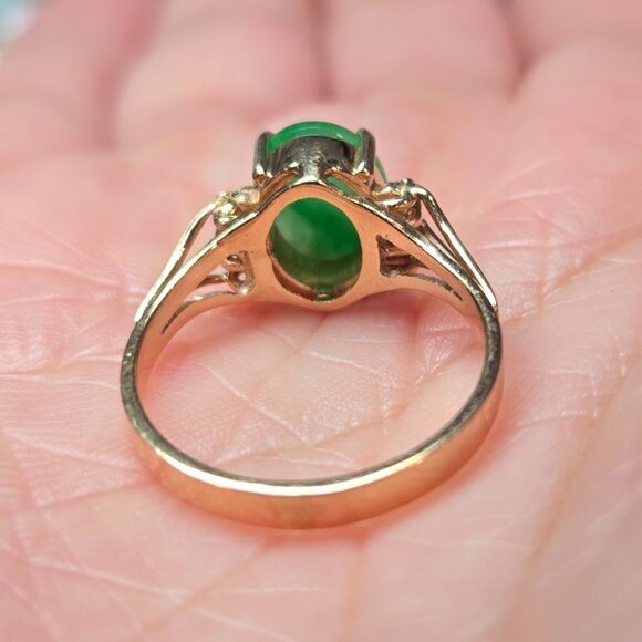 Dazzling Jade Ring with 8 Diamonds – 18K Gold, Size 5 - Picture 12 of 14